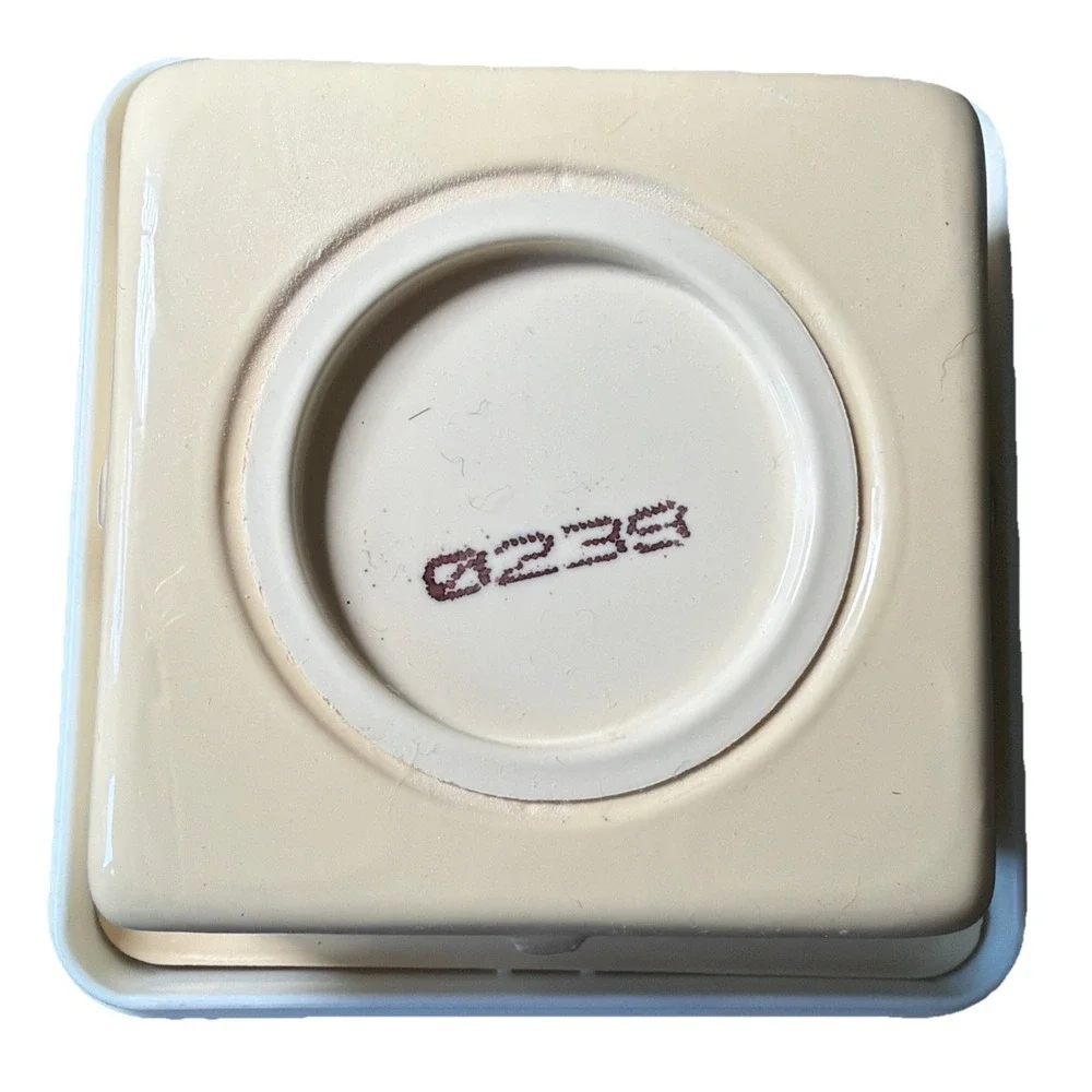Liz Claiborne DUSTING POWDER 1.5oz